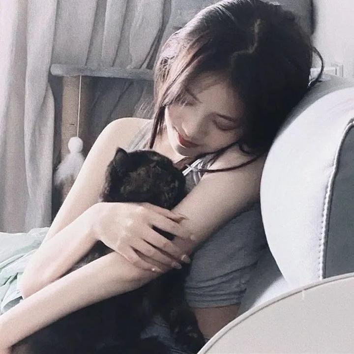 公寓里的两个女人